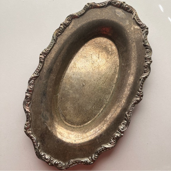 St. Louis Silver Co. Quadruple Silver Plate Platter with Ornate Floral Pattern - Picture 1 of 6